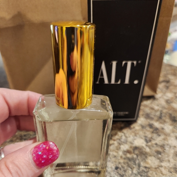 ALT Crystal 23 1oz Perfume Spray - Picture 2 of 3